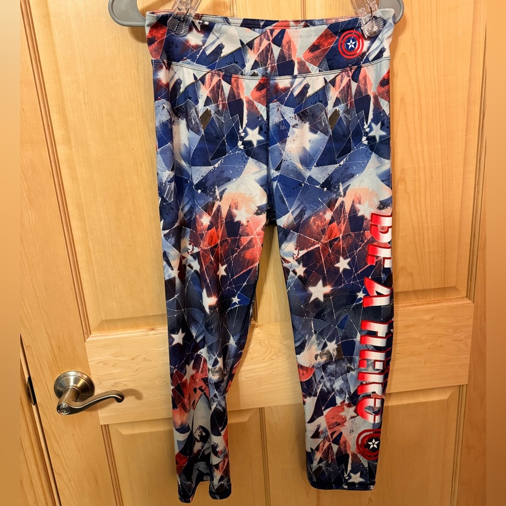 Her Universe Captain America Capri Workout Pants size large